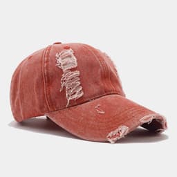 Купить оптом красную рванную бейсболку варенку по выгодной цене - Красный